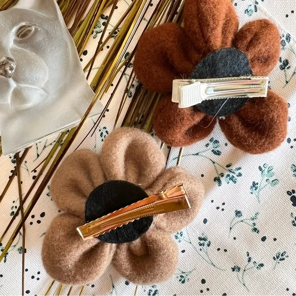 New! Set of Two Puffed Felted Cottagecore Hippie Flower Hair Barrette Clips - Picture 3 of 6